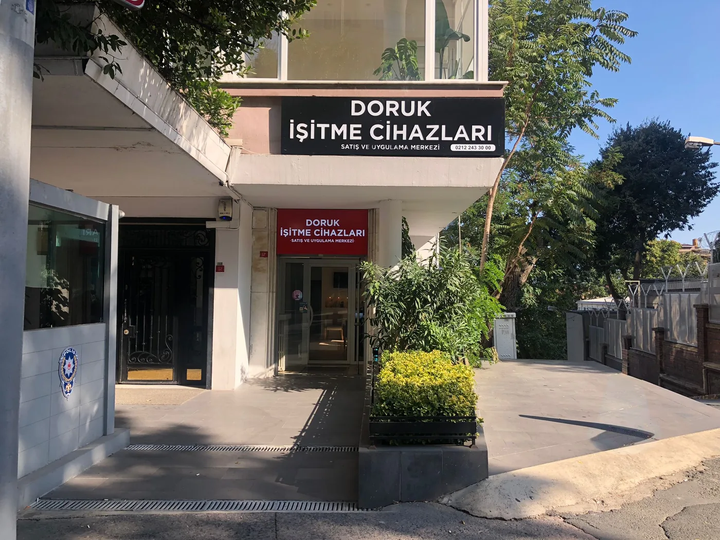 Doruk İşitme Taksim şubesinin dış cephesi