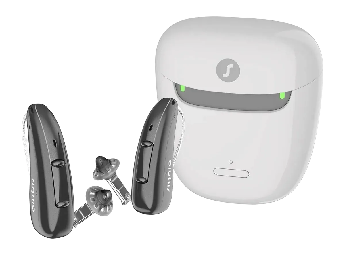 Signia Pure Charge&Go AX, şarj edilebilir kulakta alıcılı işitme cihazı